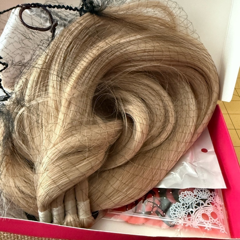 Elegant Blonde Hair Extension Set, NWOT - Picture 3 of 8